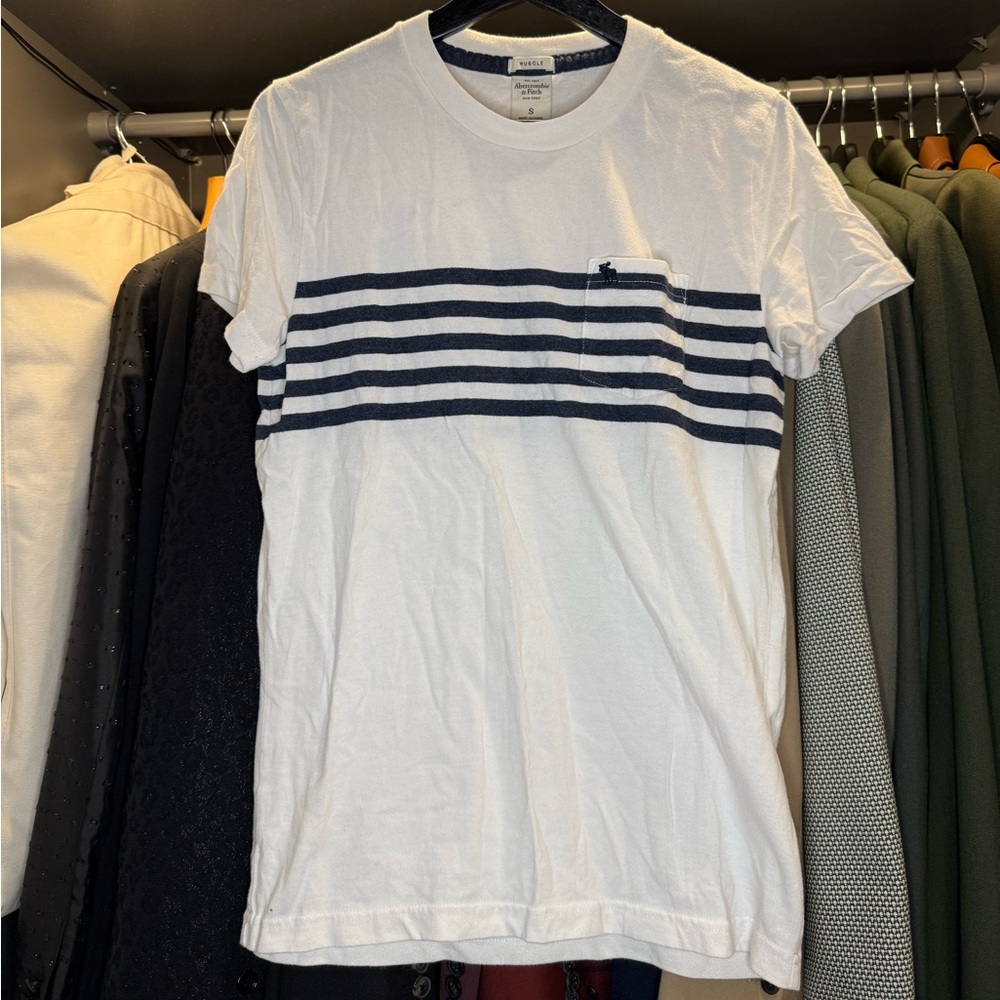 Abercrombie & Fitch Muscle-Fit Short-Sleeved T-Shirt (Men’s)